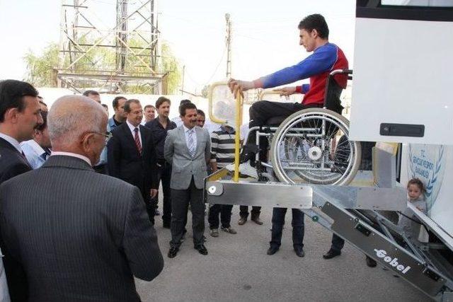 Engelli Otob&uuml;s&uuml; Basına Tanıtıldı 1