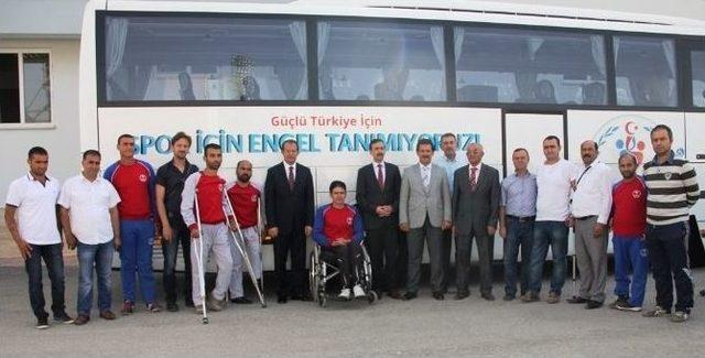 Engelli Otob&uuml;s&uuml; Basına Tanıtıldı 2