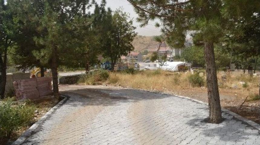 &Ccedil;elikhan Şehir Mezarlığı Bayrama Hazır