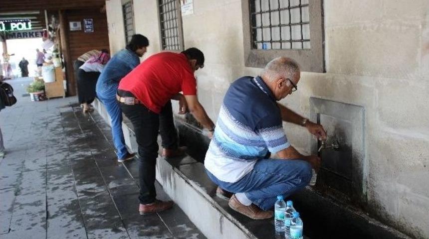Sıcaktan Bunalanlar Erciyes&rsquo;in Soğuk Suyu İle Serinledi