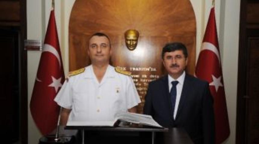 Sahil G&uuml;venlik Komutanı T&uuml;mamiral Hakan &Uuml;stten, Vali &Ouml;z&rsquo;&uuml; Ziyaret Etti