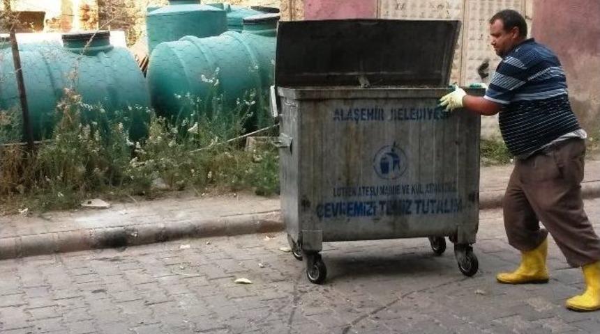 Alaşehir&rsquo;de &Ccedil;&ouml;p Konteynırları Dezenfekte Ediliyor