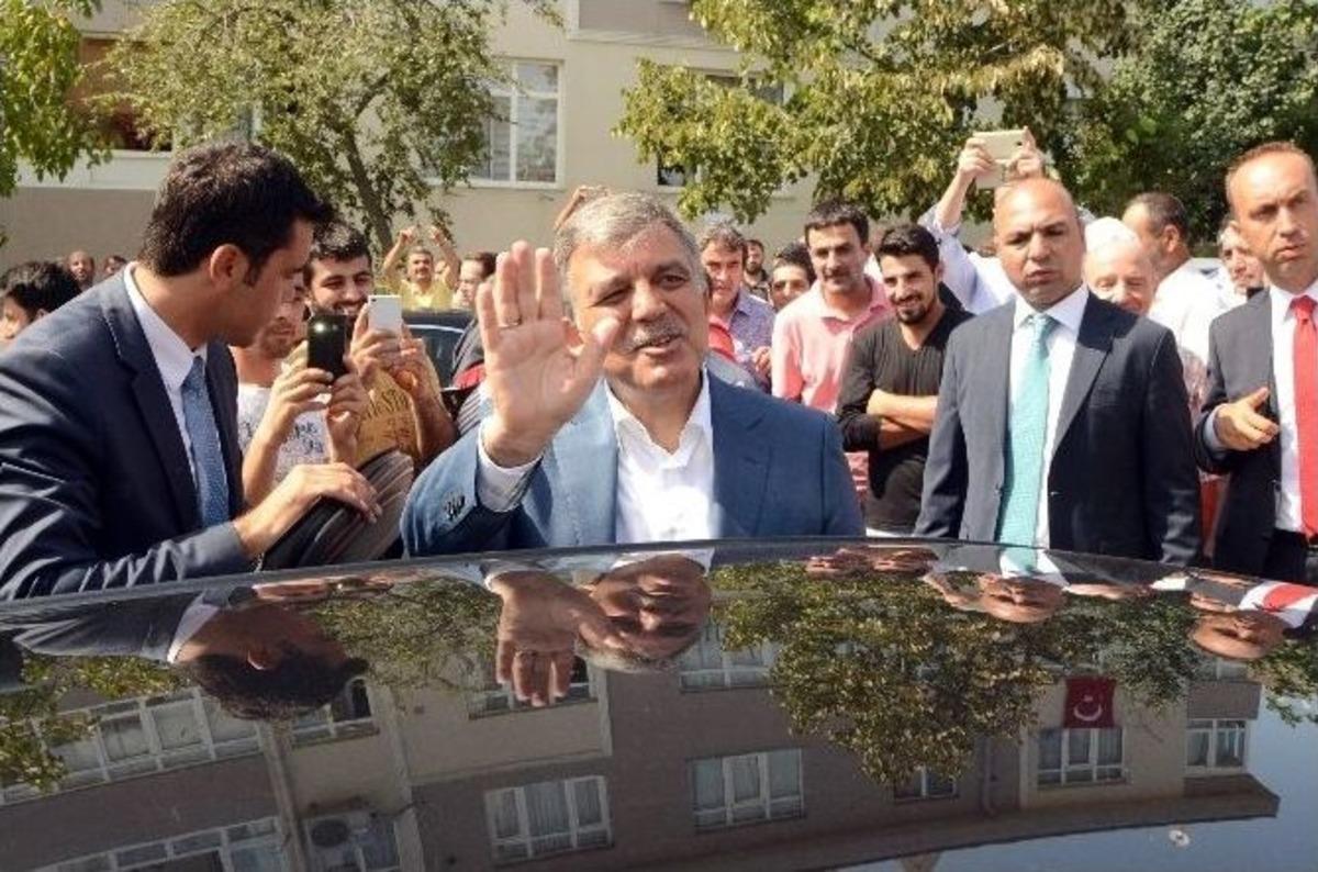 Abdullah G&uuml;l Cami &Ccedil;ıkışı Alkışlarla Uğurlandı