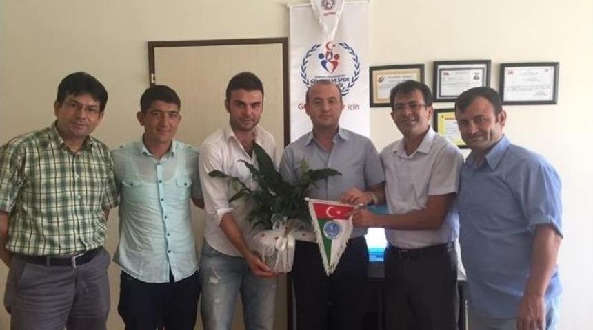 İşitme Engelliler Spor Kul&uuml;b&uuml;nden İl&ccedil;e Spor M&uuml;d&uuml;r&uuml; Eli&ccedil;evik&rsquo;e Ziyaret