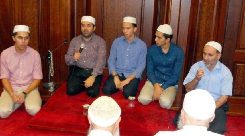 Şehitler I&ccedil;in Kuran Okutuldu, Cuma Hutbesinde Birlik &Ccedil;ağrısı Yapıldı