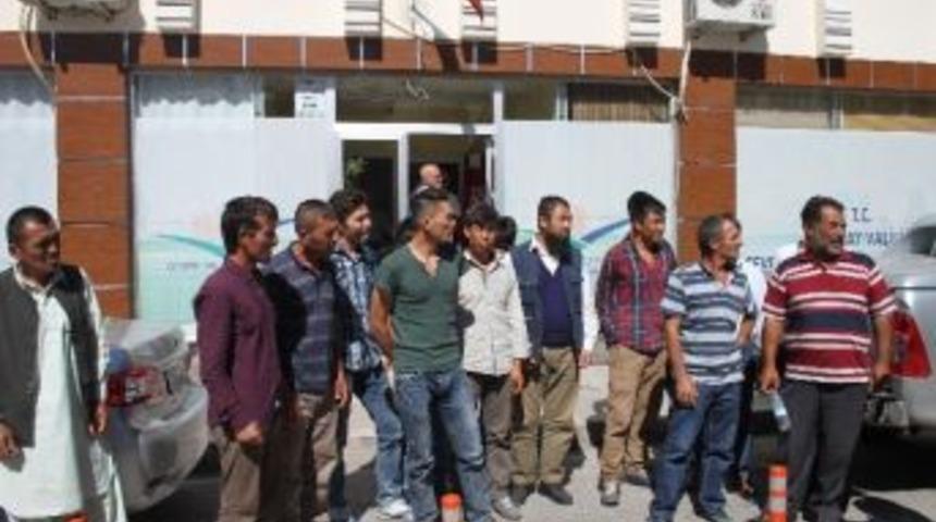 (&ouml;zel) İşsizlik, G&uuml;vencesiz &Ccedil;alışmaya Zorluyor