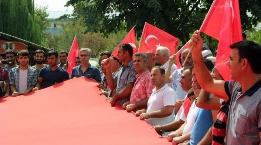 Bing&ouml;l'de Pkk'ya Şehit Aileleri Ve Koruculardan Tepki: Sizden Bıktık, Usandık