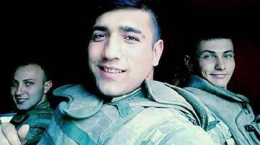 Şehit Er G&ouml;khan &Ccedil;akır'ın Cenazesi Aliağa'da Toprağa Verildi