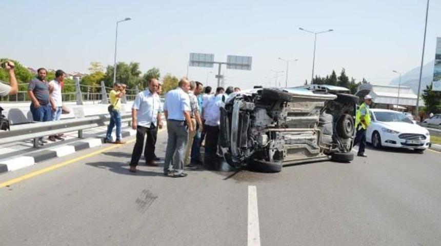 Manisa'da Polis Aracı Takla Attı: 2 Yaralı