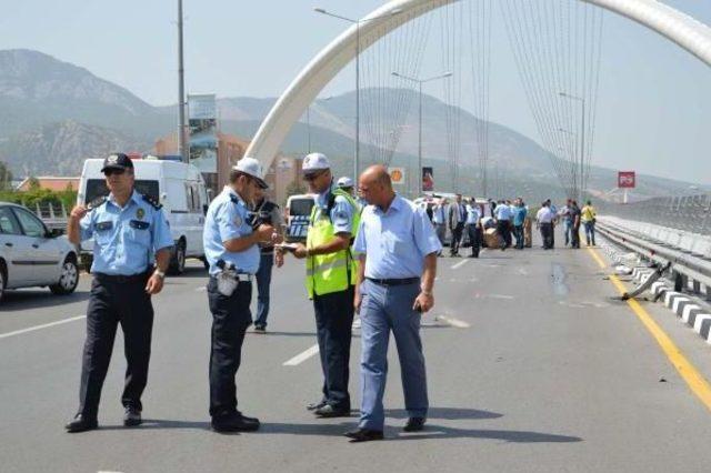 Manisa da Polis Aracı Takla Attı: 2 Yaralı 2