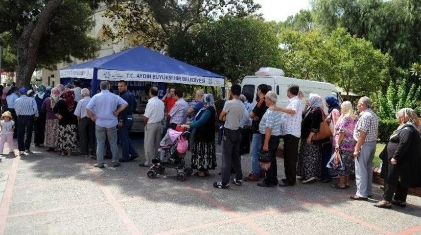 Başkan &Ccedil;er&ccedil;ioğlu Şehitler Anısına Lokma D&ouml;kt&uuml;rd&uuml;