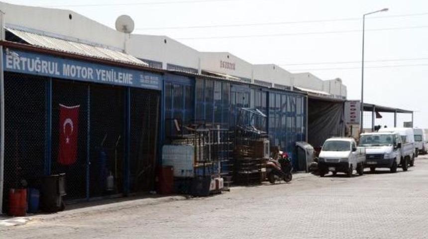 Şehitler I&ccedil;in Kepenk Kapattılar