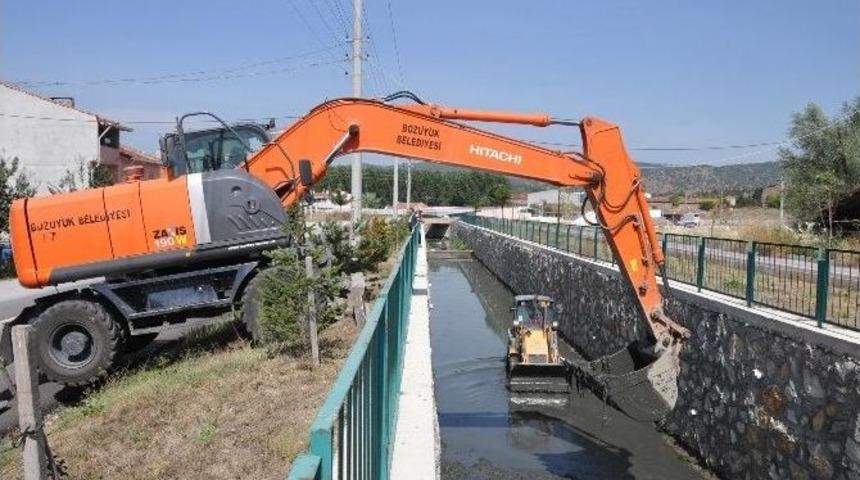 Dsi Kanalı Pislik Ve Bal&ccedil;ıktan Temizleniyor