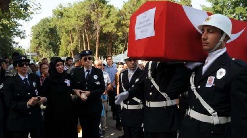 Kazada Şehit Olan Emniyet Amiri Son Yolculuğuna Uğurlandı