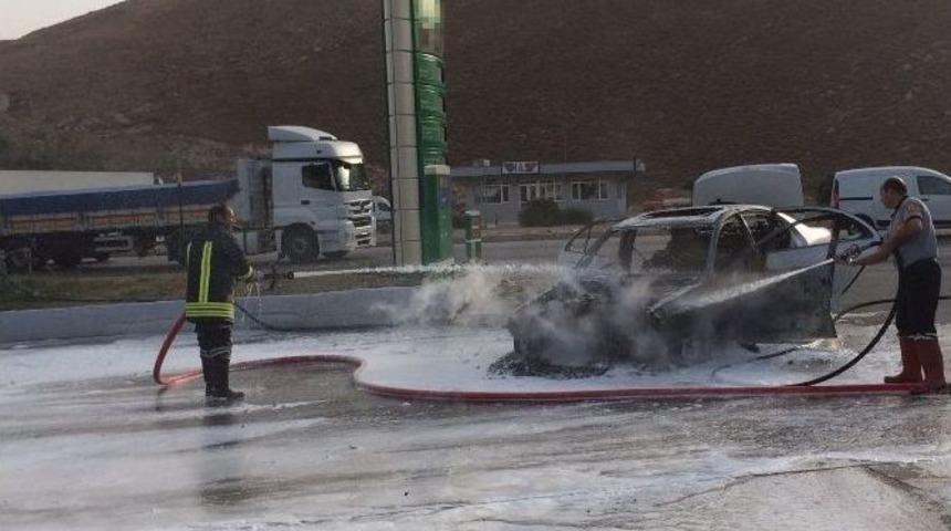 Akaryakıt İstasyonunda Ara&ccedil; Yangını