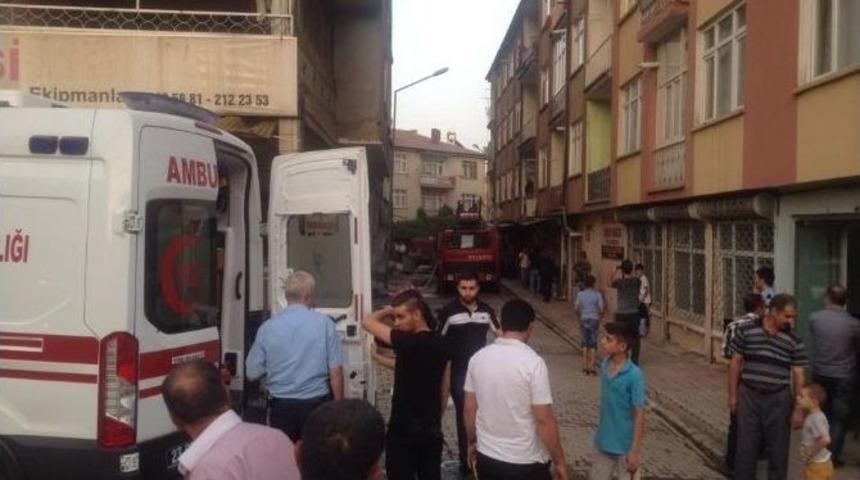 Elazığ&rsquo;da Teras Yangını Korkuttu