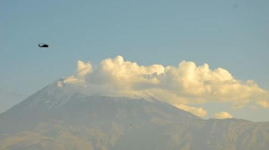 Kobralar Ağrı Dağı'nı Bombalıyor (2)