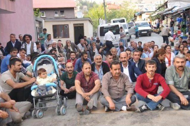 Hakkari'de, Hdp'liler Ve Dbp'liler Cizre Için Oturma Eylemi Yaptı