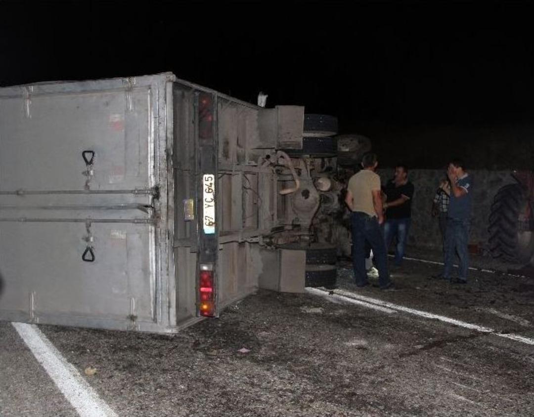 (&ouml;zel Haber) Yanmayan Reflekt&ouml;r Lambası Kazaya Sebep Oldu: 1 Ağır, 5 Yaralı