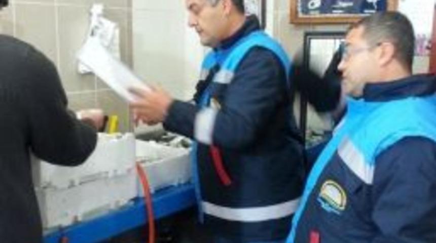 Ak&ccedil;akoca&rsquo;da Ebatlara Uymayan Balıklara El Konuldu