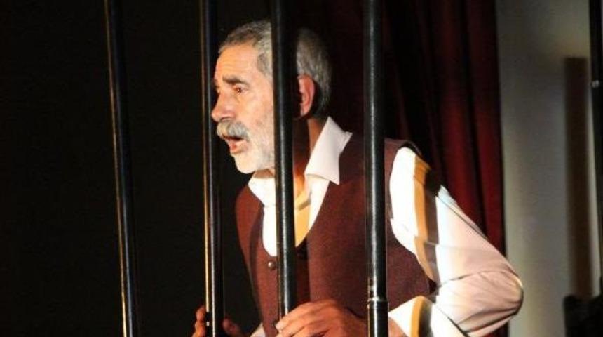 Oyuncu Tan&uuml;lk&uuml;, Anne Ve Babası Cezaevinde  22 &Ccedil;ocuğun Eğitimini Sağladı