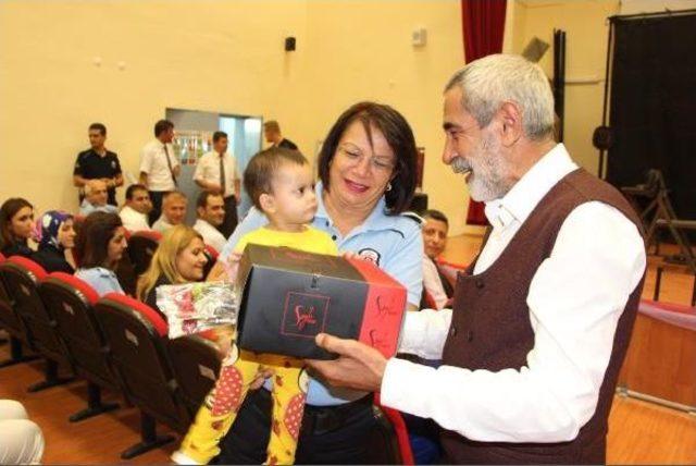 Oyuncu Tanülkü, Anne Ve Babası Cezaevinde  22 Çocuğun Eğitimini Sağladı