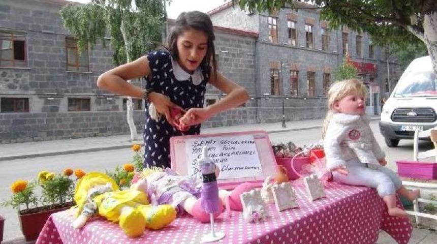 Şehit &Ccedil;ocukları I&ccedil;in Oyuncaklarını Satıyorlar