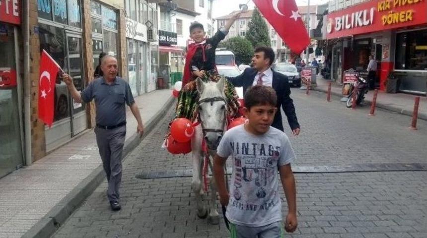 (&ouml;zel Haber) S&uuml;nnete Asker Elbisesiyle Gitti