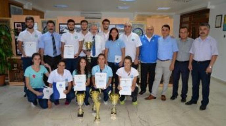 Rekt&ouml;r Ulcay, Şampiyonları Ağırladı