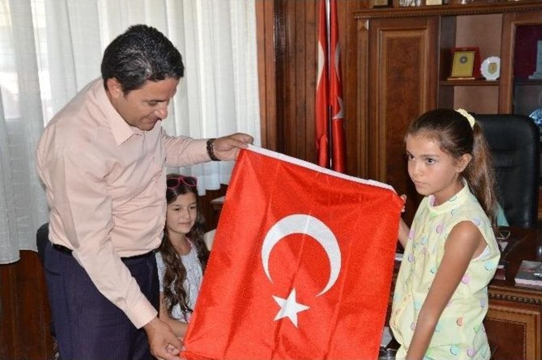 Kırkalı Minikler Onurlandırılıp &Ouml;d&uuml;llendirildi