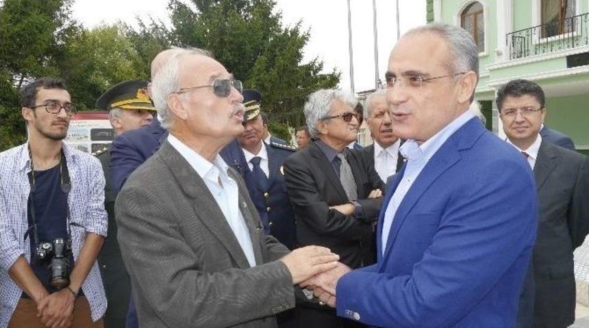 Edirneli Gazeteci, K&uuml;lt&uuml;r Ve Turizm Bakanı Top&ccedil;u&rsquo;yu Şaşırttı