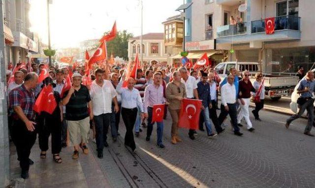 Seferihisar'da Teröre Ortak Tepki