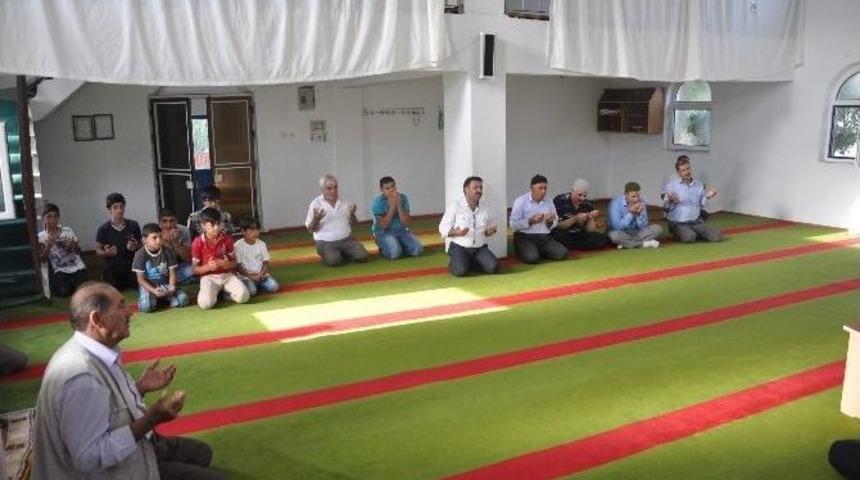 Boz&uuml;y&uuml;k&rsquo;te Şehitler İ&ccedil;in Mevlit Okutuldu