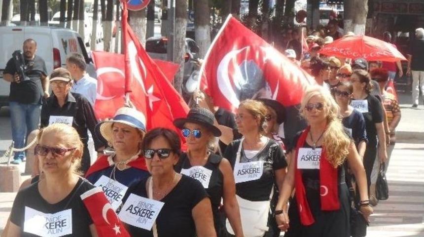 Kuşadalı Kadınlar Askere Gitmek İ&ccedil;in Dilek&ccedil;e Verdi