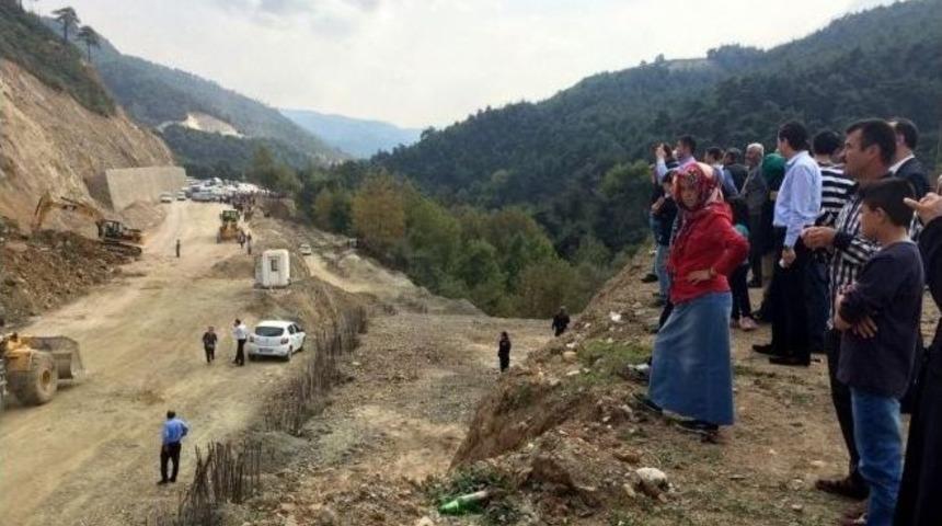 Dağ Yolunda Heyelanla Baş Edilemeyince T&uuml;nel Yapılacak