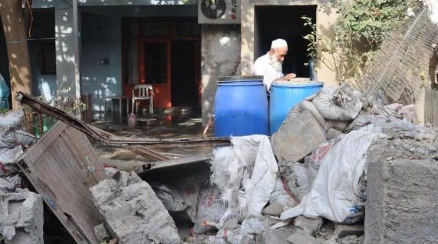 Sokağa &Ccedil;ıkma Yasağının Kalktığı Cizre'de &Ccedil;atışmanın Izleri (2)