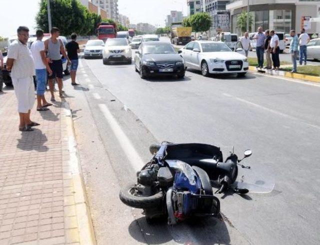 Yaralarını Unutup Eşine Ve Kızına Yardım Etti