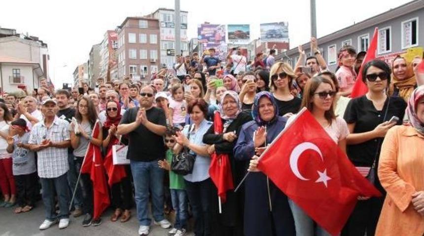 Dağlıca Şehidi Astsubay G&ouml;&ccedil;k&uuml;n'&uuml;, 10 Bin Kişi Uğurladı (2)