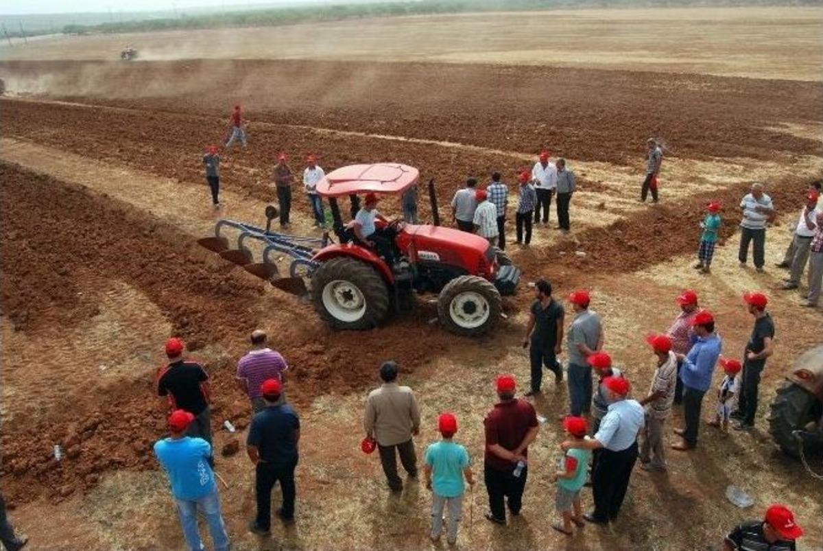 Başak Trakt&ouml;rden &lsquo;tarla G&uuml;nleri&rsquo;