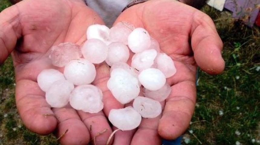 Karab&uuml;k'te Dolu Etkili Oldu