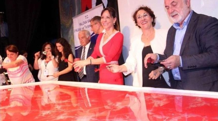 Yalova&rsquo;da D&uuml;nyanın En B&uuml;y&uuml;k Ebru &Ccedil;alışması Yapıldı