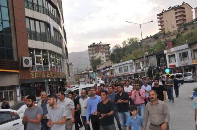 Hakkari'de 'cizre Halkı Yalnız Değildir' Yürüyüşü