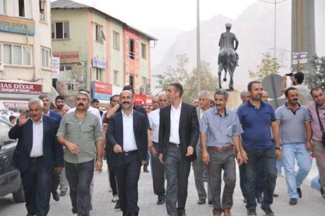 Hakkari'de 'cizre Halkı Yalnız Değildir' Yürüyüşü