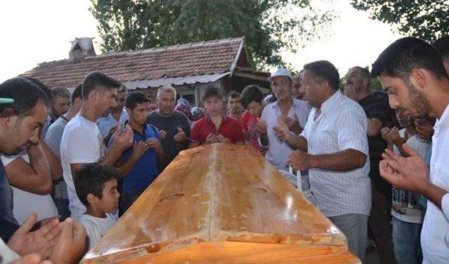 Tüfekle Oynayan Çocuk, Kazayla Kardeşini Öldürdü (2)