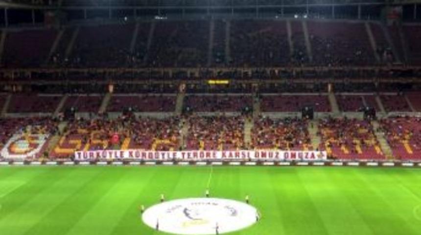 Arena&rsquo;da Şehitler Tek Tek Anıldı