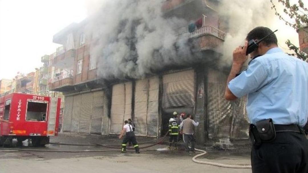 Gaziantep&rsquo;te Giyim Deposu K&uuml;l Oldu
