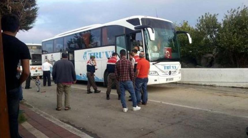 İskelede Dedekt&ouml;r K&ouml;pekle Ş&uuml;pheli Ara&ccedil; Araması