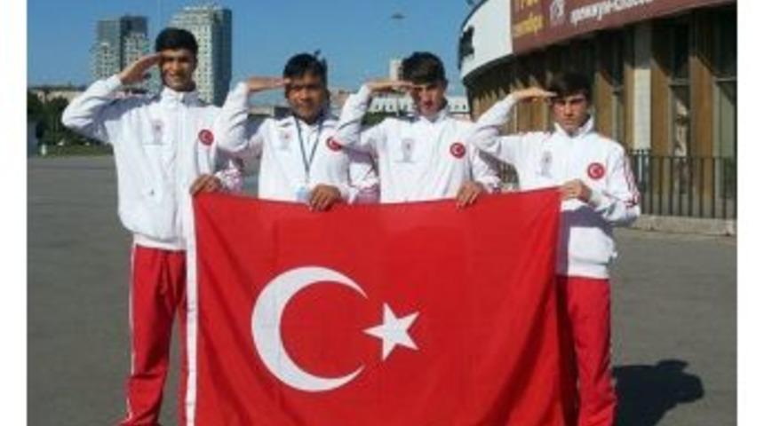 Bakan Kılı&ccedil;, Milli Boks&ouml;rlerleri Tebrik Etti