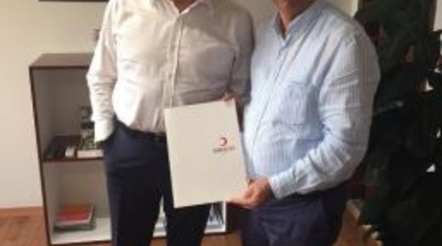 H&uuml;seyin S&ouml;zl&uuml; Kurban Vekaletini Kızılay&rsquo;a Verdi