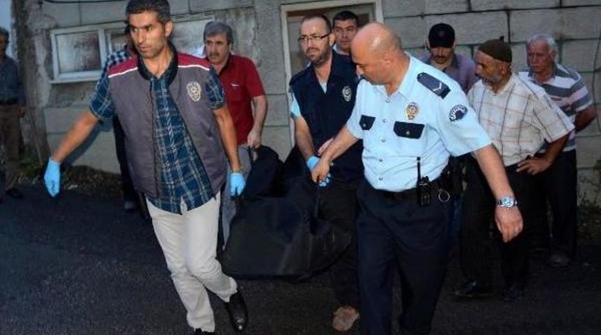 Cami Şadırvanında &Ouml;l&uuml; Bulundu